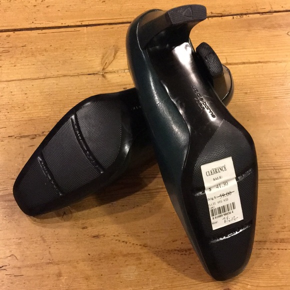 🍋NWT Hunter Green Pumps - Picture 8 of 8